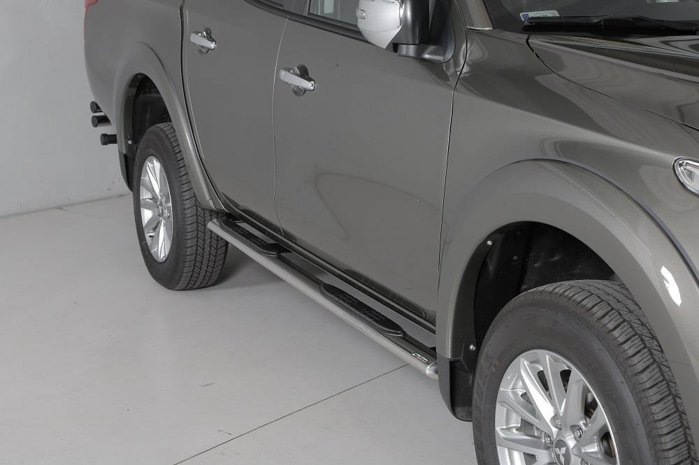 TUBES MARCHE PIEDS OVALE NOIR Ø 76 MITSUBISHI L200 DOUBLE CAB 2016+