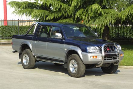 MARCHE-PIEDS INOX Ø50 MITSUBISHI L200 97/05 (1M90 ) (SAUF SIMPLE CAB)