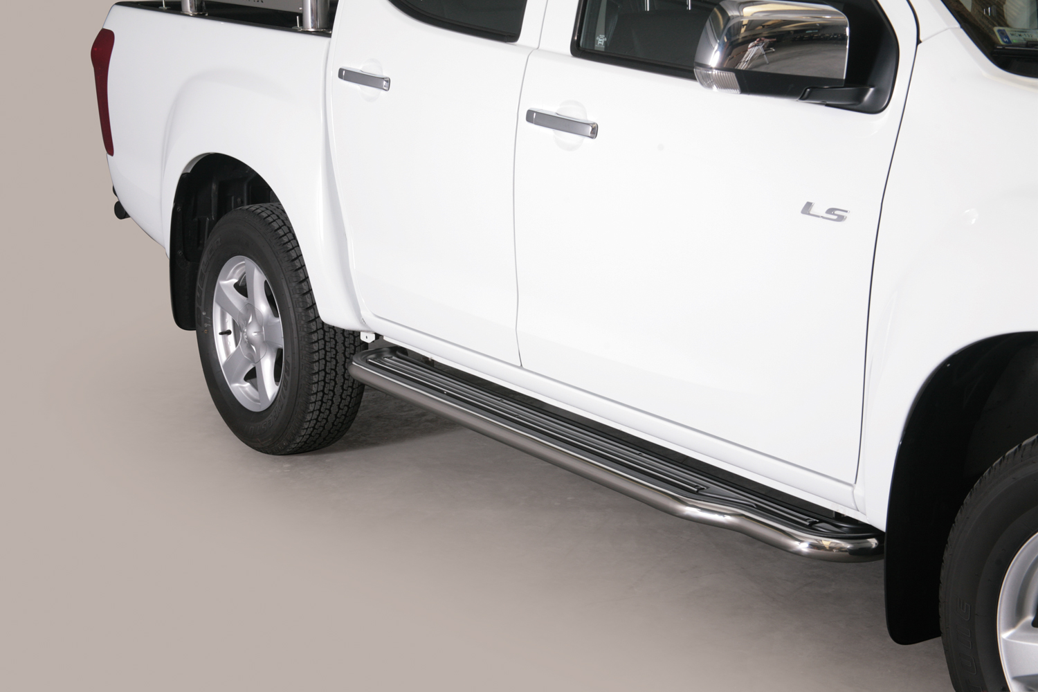 MARCHE-PIEDS INOX Ø50 ISUZU DMAX 2012/2020 DOUBLE CAB