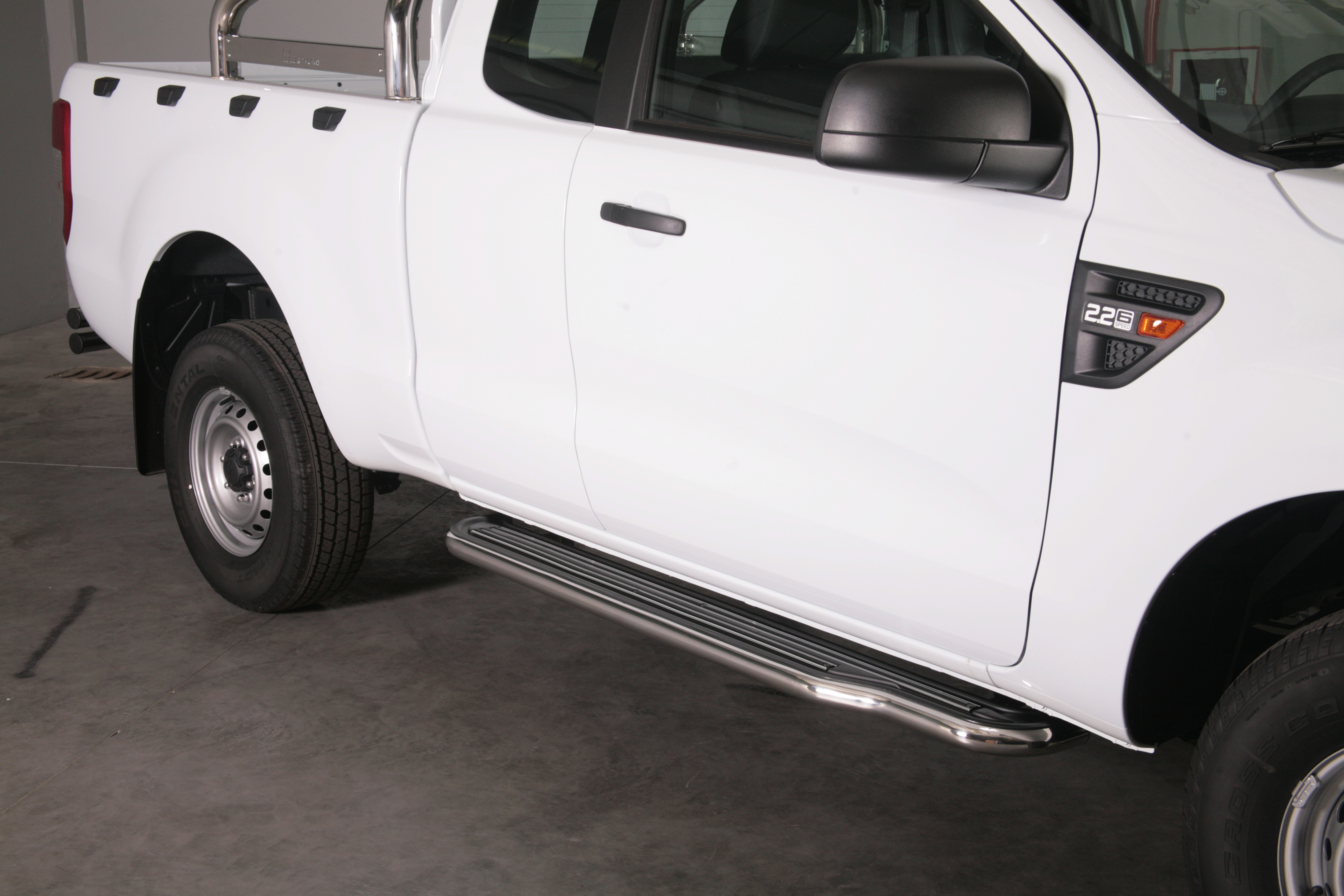 MARCHE-PIEDS PLATS NOIR Ø50 FORD RANGER 2012/2022 / 2023+ SUPER CAB