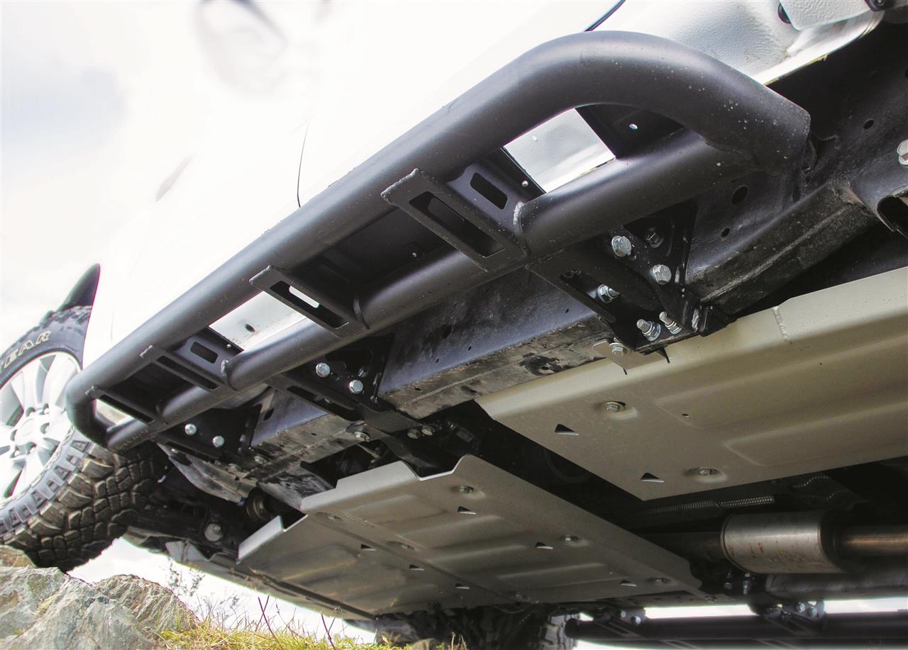 PROTEGE PONT ARRIERE TOYOTA HILUX REVO 2016+ ALU 6MM 