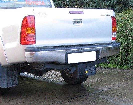 ATTELAGE TOYOTA HI-LUX VIGO (classic)  3000 KG compatible pc origine